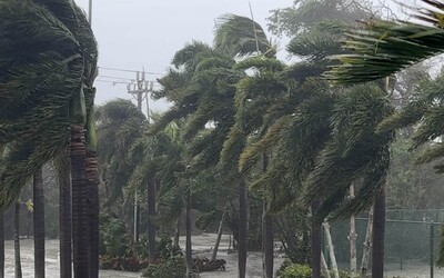 Na Floridu se řítí nebezpečný hurikán. Úřady evakuují tisíce lidí, hrozí katastrofické následky