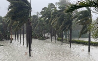 Na Floridu se řítí nebezpečný hurikán. Úřady evakuují tisíce lidí, hrozí katastrofické následky