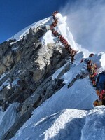 Na Mount Everest nebude môcť vystúpiť hocikto. Kvôli minuloročným tragédiám zaviedli sprísnené pravidlá