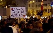 Na Námestí SNP v Bratislave sa začal opozičný protest strán PS, SaS a KDH