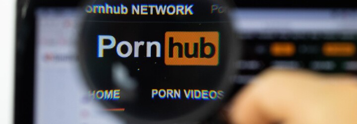 Na Pornhube našla videá, ako ju znásilňovali, keď mala 12 rokov. Teraz firmu žaluje o viac ako 500 miliónov eur