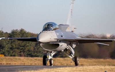 Na Slovensko čoskoro dorazia prvé dve americké stíhačky F-16, ktoré sme pred rokmi objednali. Prezradili, kedy prídu ďalšie