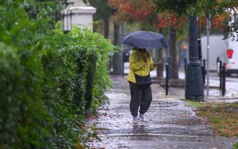Na Slovensko dorazí „krvavý dážď“. Ide o kombináciu zrážok a saharského piesku