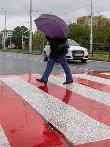 Na Slovensko prichádza cyklóna Biruta. Priprav sa na nával dažďa, v niektorých regiónoch bude snežiť