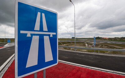 Na Slovensku si vodiči obľúbili jeden typ diaľničnej známky. Predstavuje viac ako polovicu všetkých predaných kusov za tento rok