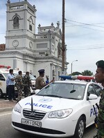 Na Srí Lance došlo k výbuchu několika kostelů a hotelů. O život přišly desítky lidí