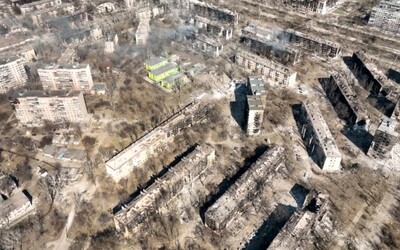 Na Ukrajině začala evakuace civilistů z oceláren v Mariupolu, první skupina lidí už podle Zelenského míří do bezpečí