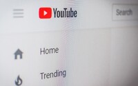 Na Youtube sa už pred spustením videa bude zobrazovať 5 nepreskočiteľných reklám. Platforma tak chce získať viac predplatiteľov