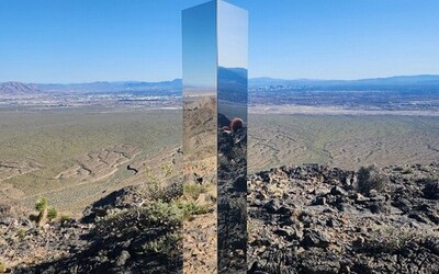 Na americkej púšti sa objavil záhadný monolit. Konšpirátori ho pripisujú mimozemským civilizáciám či diablovi