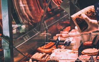 Na českém trhu se prodávalo maso s nebezpečnými bakteriemi. Mohou způsobit vážné zdravotní potíže