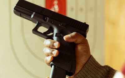 Na gymnáziu v Grazu střílel bývalý student. Vlastnil zbrojní průkaz