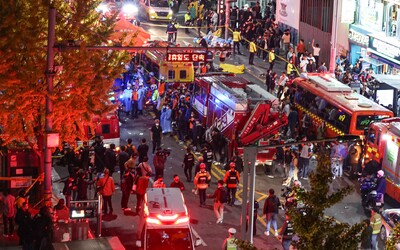 Na halloweenské party v Jižní Koreji zemřelo v tlačenici nejméně 120 lidí