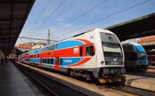 Na hlavním nádraží v Praze se srazil vlak s lokomotivou