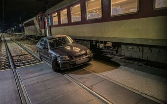 Na koľajniciach pri Košiciach niekto zaparkoval auto. Vlak narazil do opusteného vozidla