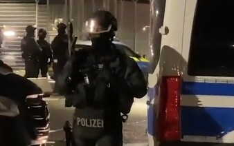 Na letisko v Nemecku prenikol ozbrojený muž. V aute má deti