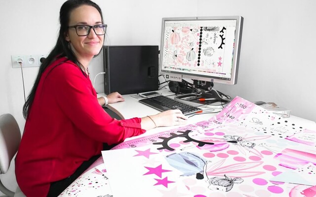 Na materskej dovolenke začala vystrihovať papierové šablóny. Dnes má nálepkový biznis s miliónovými tržbami