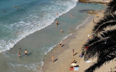Na obľúbenom španielskom ostrove museli uzavrieť viacero pláží. Vo vzorkách našli fekálne baktérie