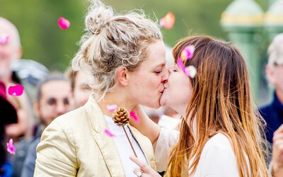 Na pražské zdravotní škole se učí, že „homosexualita je porucha“. Studentstvo se ohradilo, ale marně 