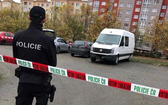 Na pražském Zličíně zasahovala policie kvůli podezření na muže se zbraní. Nikdo ozbrojený se na místě nenacházel (Aktualizováno)