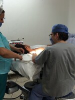 Na rakúskej klinike pacientovi nechtiac amputovali pravú nohu namiesto postihnutej ľavej