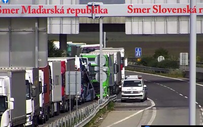 Na slovenskej strane priechodu s Maďarskom je 13-kilometrová kolóna. Vodiči sa kolónam nevyhnú ešte dlho