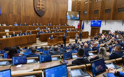 Na slovenskú scénu sa tlačí 10 nových politických strán – Jednotní Slovania aj Hnutie Svetlo