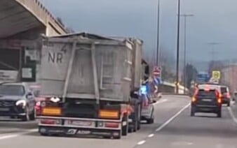 Na sociálnych sieťach sa objavilo video, ktoré zachytilo prevoz uhynutých zvierat v otvorených kontajneroch