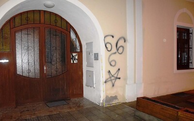 Na steny rímskokatolíckej fary v Poprade nastriekali satanistické symboly, ide o národnú kultúrnu pamiatku