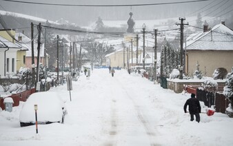 Na území Slovenska dnes môže napadnúť 10 centimetrov snehu. Snehová vlna zasiahne viaceré časti krajiny