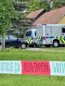 Na základní škole měl učitel napadnout romského chlapce. Policie se ohradila proti tvrzení, že případ „zametla pod koberec“