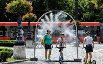 Na západe a juhu Slovenska hrozia extrémne horúčavy. Teploty môžu dosiahnuť až 34 °C