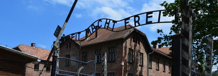 Nacistický koncentračný tábor Auschwitz, kde zavraždili viac ako milión ľudí, vrátane Slovákov, oslobodili pred 75 rokmi