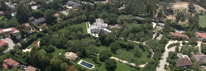 Najbohatší muž sveta Jeff Bezos si kúpil najdrahšiu rezidenciu v LA. Pri majetku 120 miliárd eur si to takmer ani nevšimol