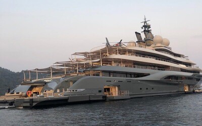 Najbohatší muž sveta si kúpil superluxusnú jachtu za 400 miliónov dolárov. Bezos hneď schytal dávku kritiky