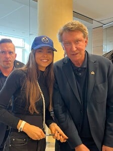 Najlepší hokejista všetkých čias je v Bratislave. Gretzky okomentoval Cháru aj Slafkovského