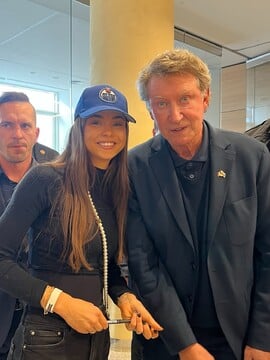 Najlepší hokejista všetkých čias je v Bratislave. Gretzky okomentoval Cháru aj Slafkovského