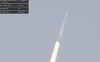 Nejsilnější raketa od SpaceX dnes konečně po třech letech odstartovala
