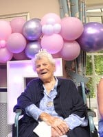 Najstaršia žijúca osoba na svete je Britka Ethel. V jej 115 rokoch prezradila svoj recept na dlhý život