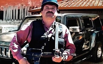 Narkobarón El Chapo sa skryl za dieťa, aby ho nezastrelili. 13-ročné znásilnené dievčatá nazýval „vitamínmi“