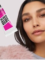 Našli jsme 7 nejlépe hodnocených produktů na obočí. Efekt jako po laminaci dostaneš i za 95 korun