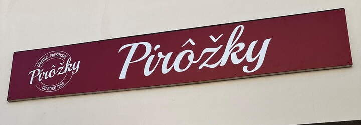 Navštívil som legendárnu prešovskú pirôžkáreň. Takto to vyzerá na mieste, kde stojí v roku 2025 jedlo 60 centov. (Reportáž)