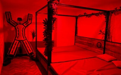 Navštívila jsem největší swingers klub v Praze: Na ženu při gang bangu dohlíží její manžel, najdeš tu sauny i glory holes