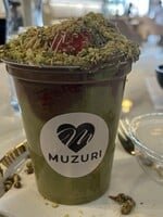 Navštívila som podniky influencerov: Za Dubajskými jahodami cestujú do Bratislavy ľudia z Oravy aj Košíc (Reportáž)