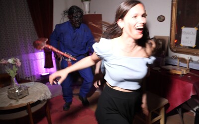 Navštívili sme dom hrôzy v Trnave: Necítim ľútosť, máme bonusy ak sa návštevníci pomočia od strachu, hovorí herečka v role mŕtvoly