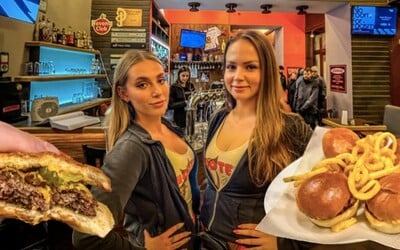 Navštívili sme reštauráciu so sexy obsluhou: ak sa nevieš vpratať do kože a máš problém so sebaovládaním, do Hooters ani nechoď