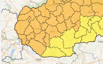 Nebezpečné povodne, extrémny vietor aj krúpy. V týchto okresoch Slovenska napáchajú čoskoro búrky veľké škody