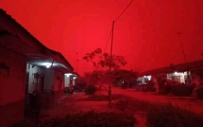 Nebe v Indonésii se zbarvilo do červena. Mohou za to rozsáhlé lesní požáry