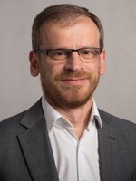 Nebudu učit Rusy, ani jim vést bakalářské práce, napsal profesor VŠE a pražský zastupitel Martin Dlouhý