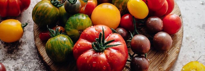 Nechutila im zelenina zo supermarketu, tak sa rozhodli pestovať vlastnú. Mladý pár z Bratislavy ponúka cez 50 druhov paradajok (Rozhovor)
