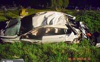 Nehoda BMW, pri ktorej vodič zabil dve deti: keď miestni hľadali 12-ročnú Arianu, našli v kríkoch jej nohu